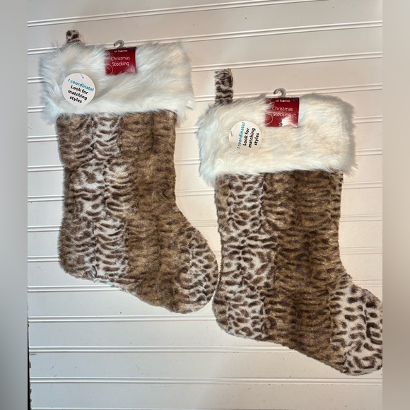 Animal print Christmas tree skirt 48 inches diam and 2 stockings Set New - Picture 4 of 6